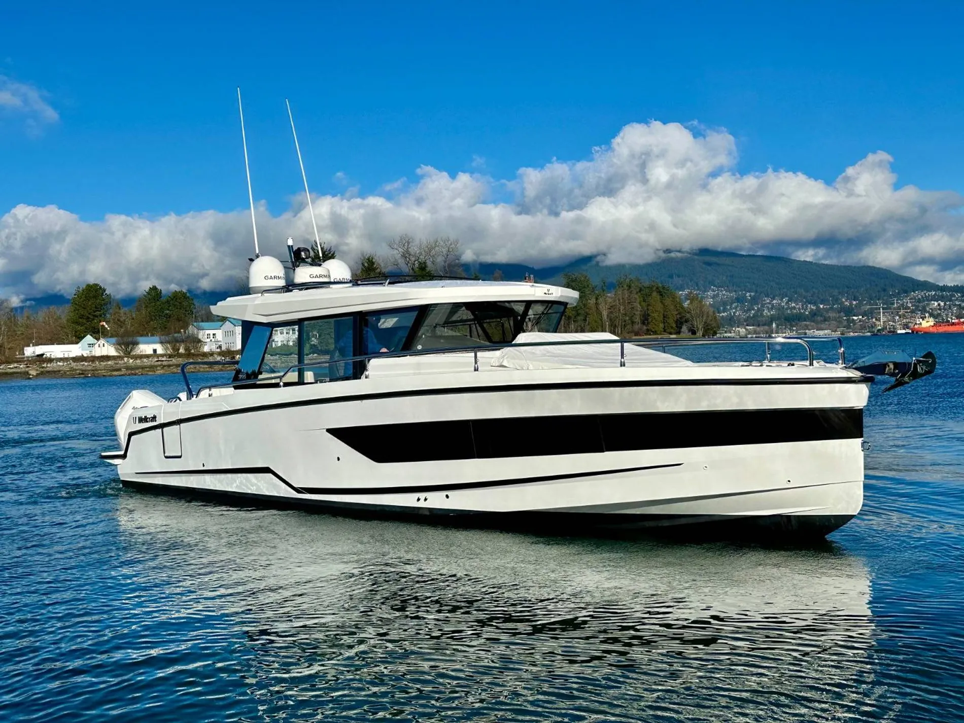 Pre-Owned 2025 Wellcraft 38 Explorer for Sale | Vancouver, BC | M&P Yacht Centre | 67842e24b0cd942f1801e2e6