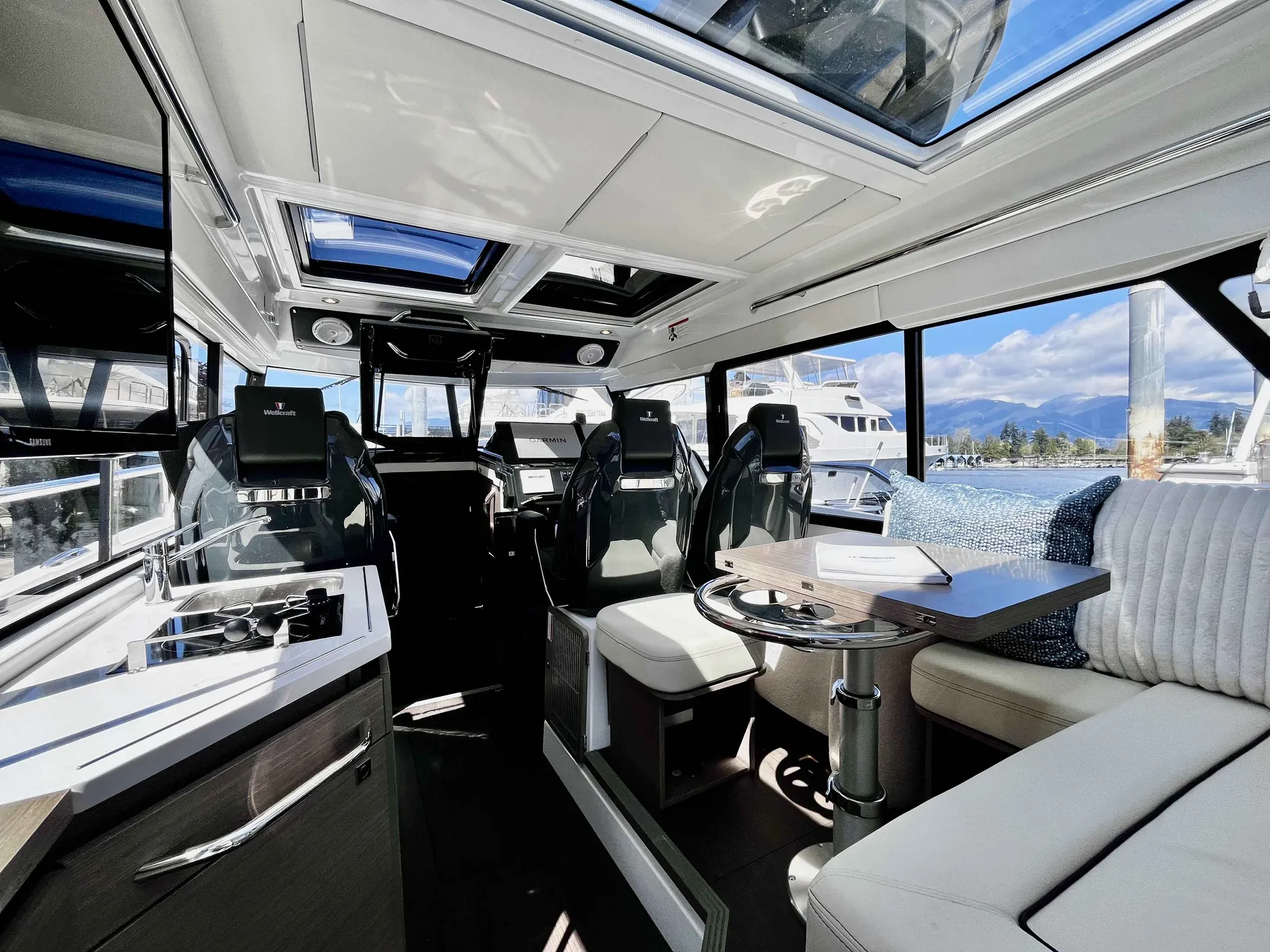 Pre-Owned 2025 Wellcraft 38 Explorer for Sale | Vancouver, BC | M&P Yacht Centre | 67842e24b0cd942f1801e2e6