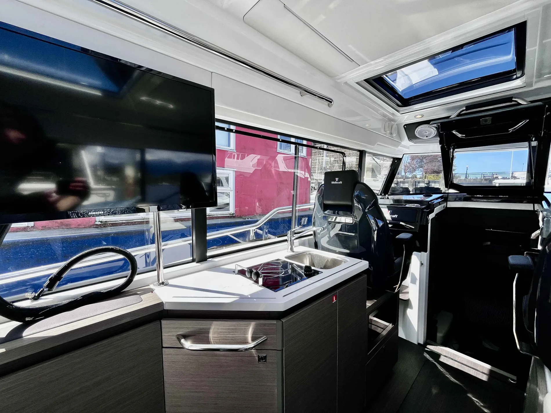 Pre-Owned 2025 Wellcraft 38 Explorer for Sale | Vancouver, BC | M&P Yacht Centre | 67842e24b0cd942f1801e2e6