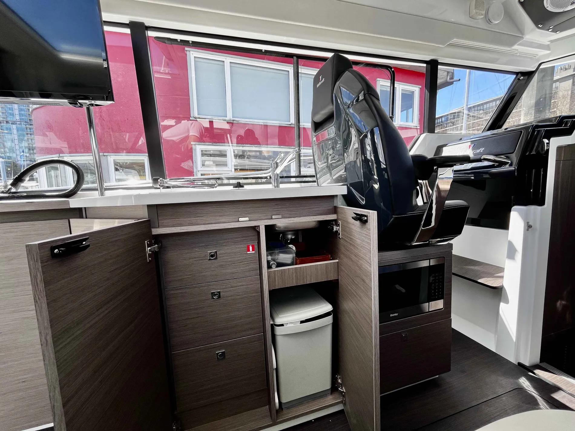 Pre-Owned 2025 Wellcraft 38 Explorer for Sale | Vancouver, BC | M&P Yacht Centre | 67842e24b0cd942f1801e2e6