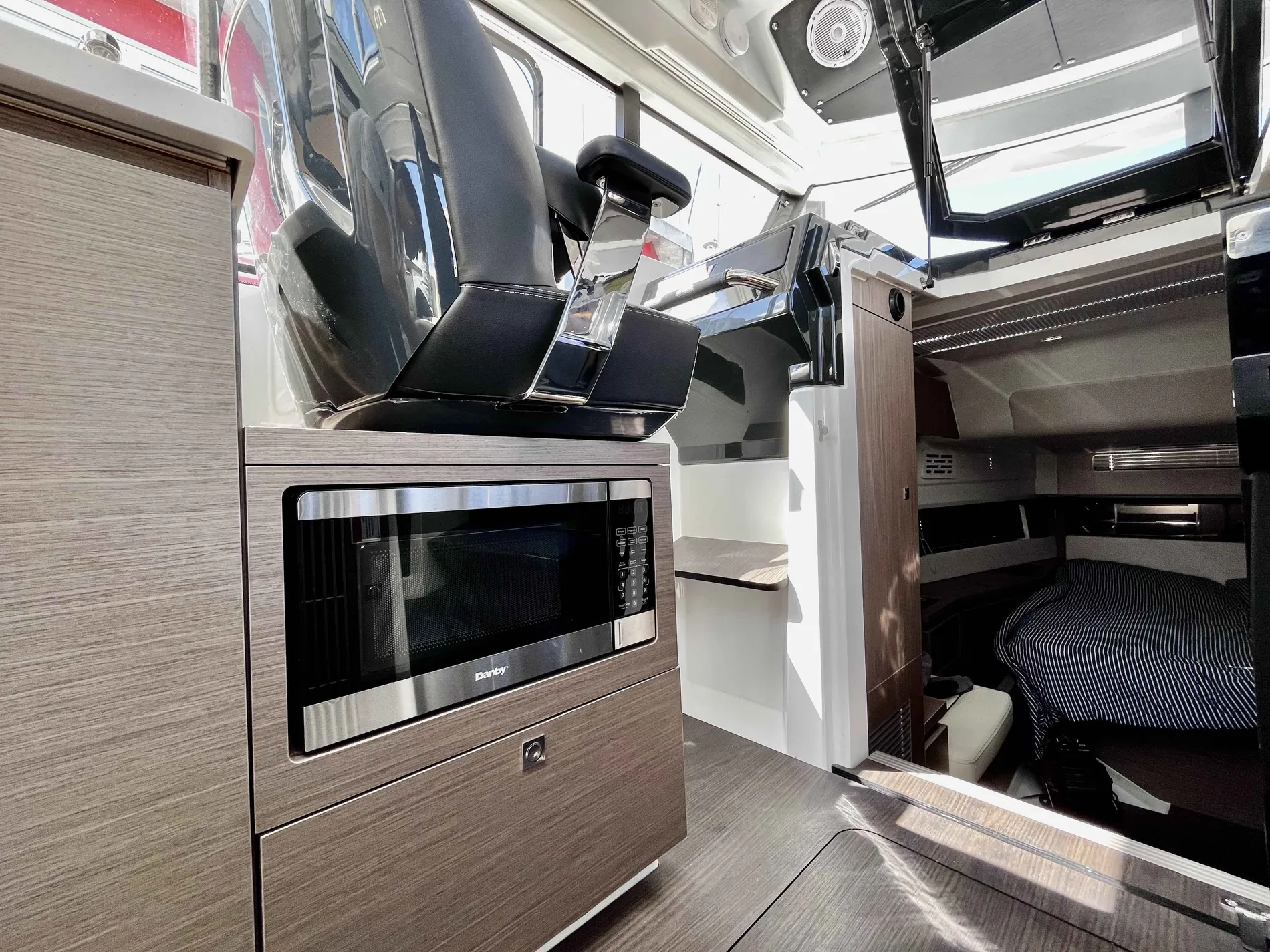 Pre-Owned 2025 Wellcraft 38 Explorer for Sale | Vancouver, BC | M&P Yacht Centre | 67842e24b0cd942f1801e2e6