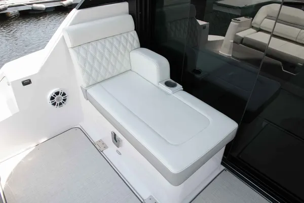 2026 Regal 36 XO detail image 8