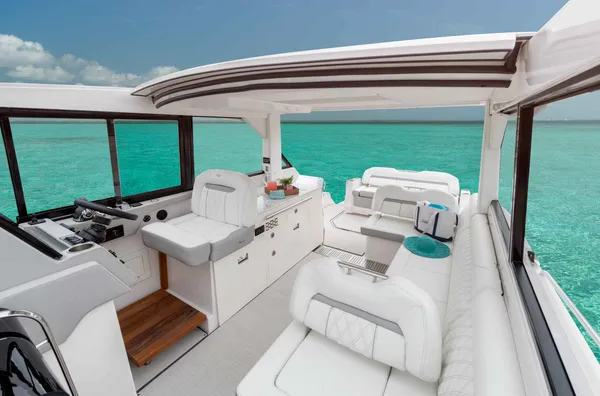 2026 Regal 36 XO detail image 19