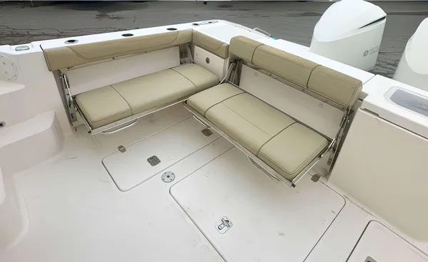 2017 Pursuit OS 355 detail image 3