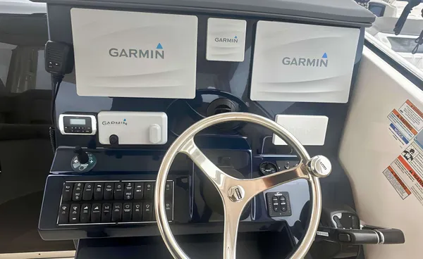 2017 Pursuit OS 355 detail image 8