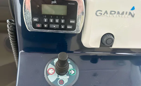 2017 Pursuit OS 355 detail image 9