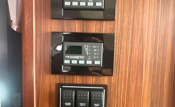 2017 Pursuit OS 355 detail image 17