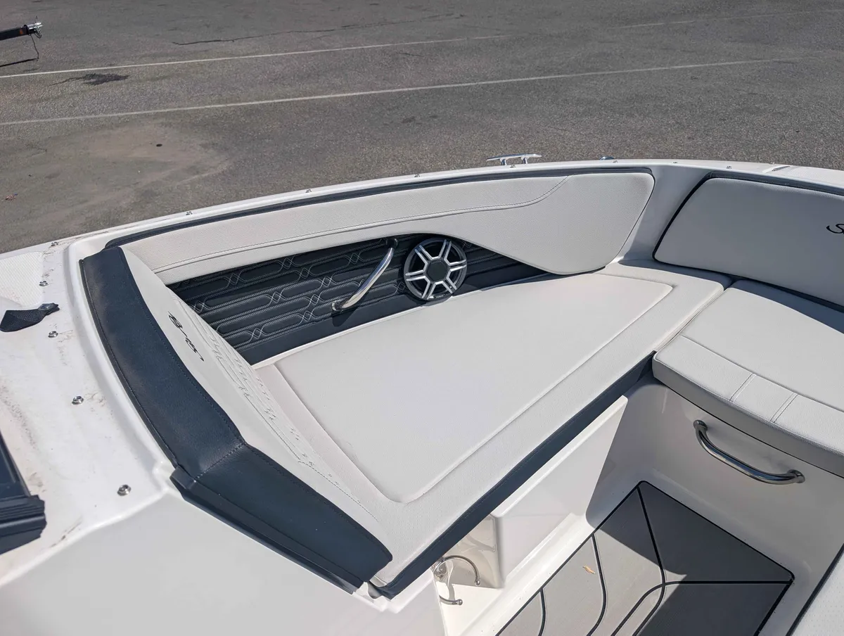 boat-carouselImage-image
