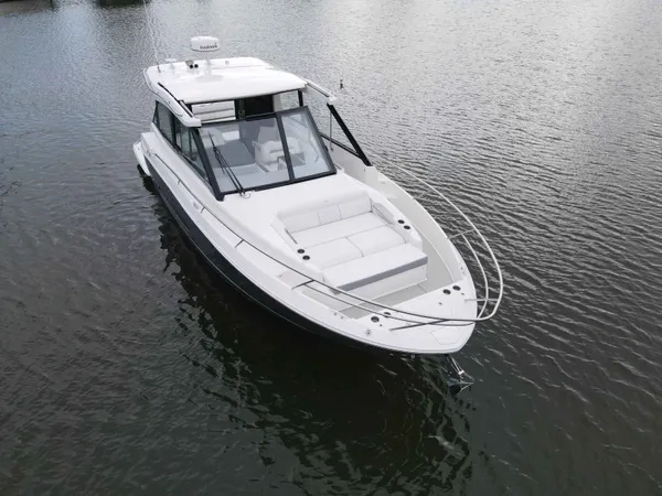 2027 Regal 36 XO detail image 5