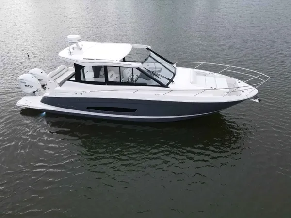 2027 Regal 36 XO detail image 6