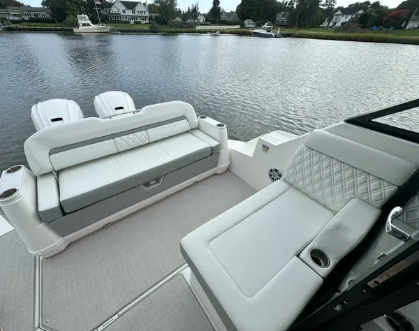 2027 Regal 36 XO detail image 11