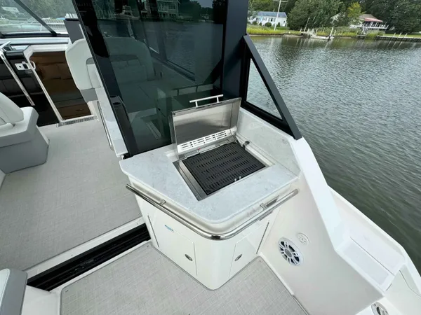 2027 Regal 36 XO detail image 14