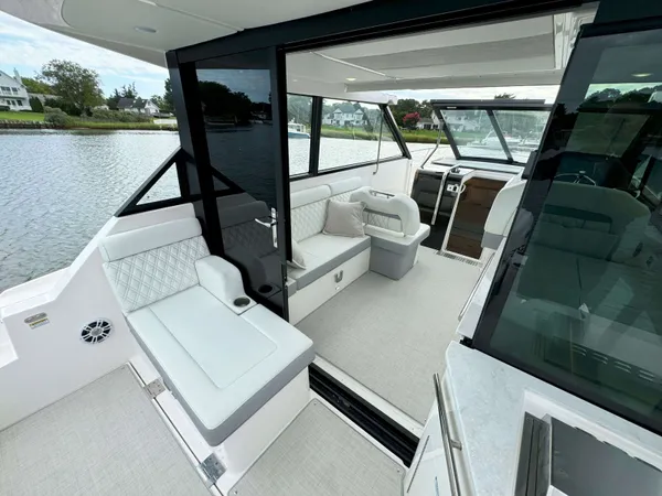 2027 Regal 36 XO detail image 16