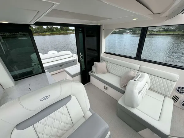 2027 Regal 36 XO detail image 17