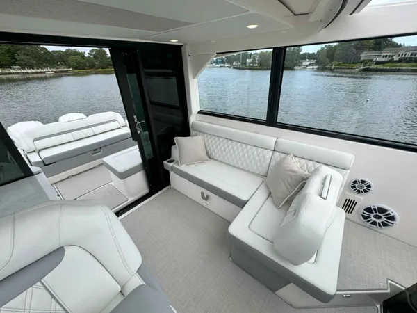 2027 Regal 36 XO detail image 18