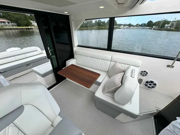 2027 Regal 36 XO detail image 20