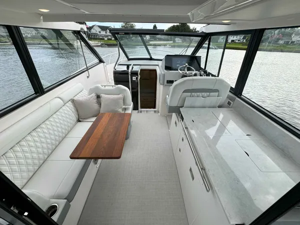 2027 Regal 36 XO detail image 22