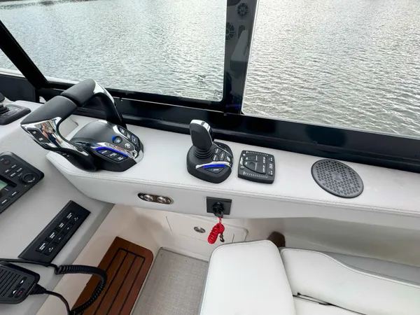 2027 Regal 36 XO detail image 27