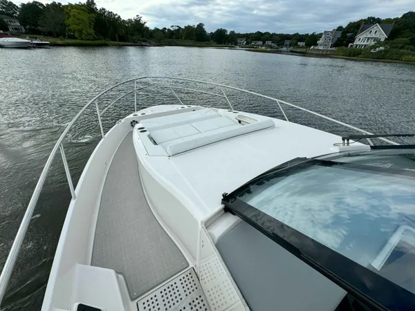 2027 Regal 36 XO detail image 32