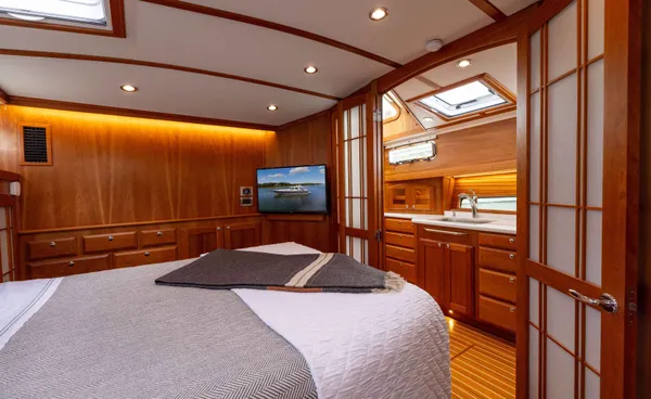 2022 Sabre 48 SALON EXPRESS detail image 23