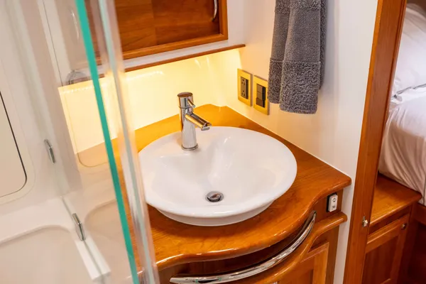2022 Sabre 48 SALON EXPRESS detail image 29