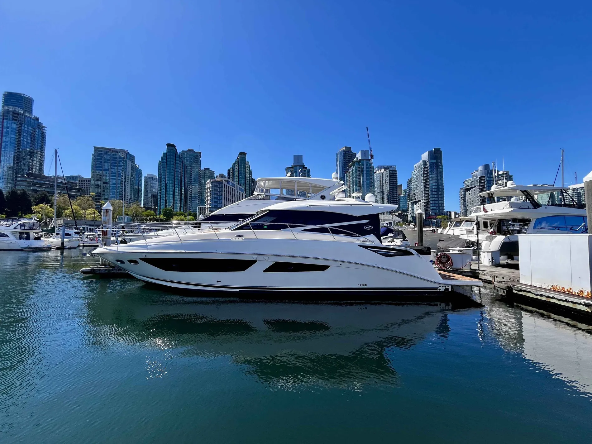 Pre-Owned 2015 Sea ray 470 Sundancer for Sale | Vancouver, BC | M&P Yacht Centre | 69effbcb3127753a4002e465