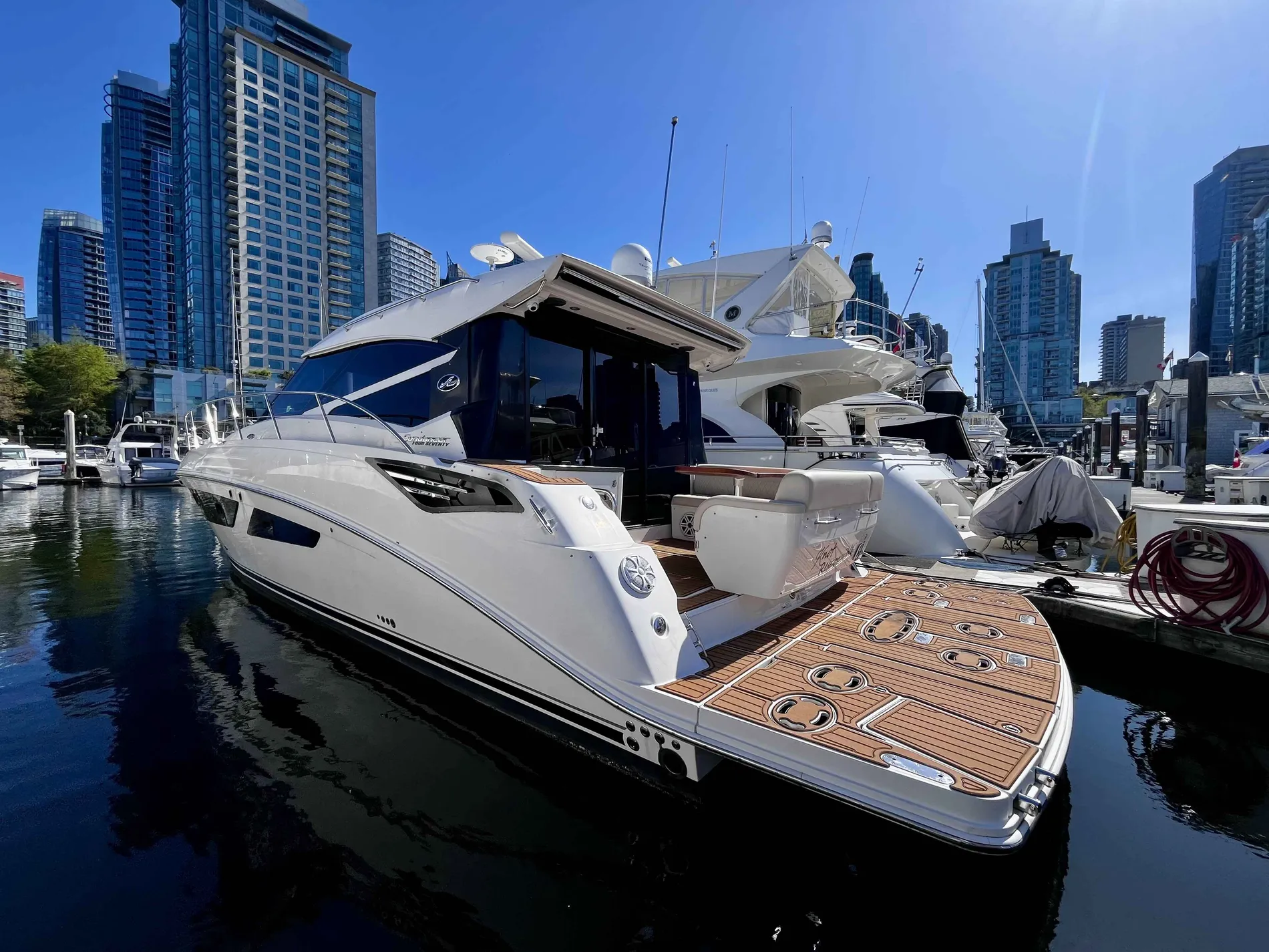 Pre-Owned 2015 Sea ray 470 Sundancer for Sale | Vancouver, BC | M&P Yacht Centre | 69effbcb3127753a4002e465