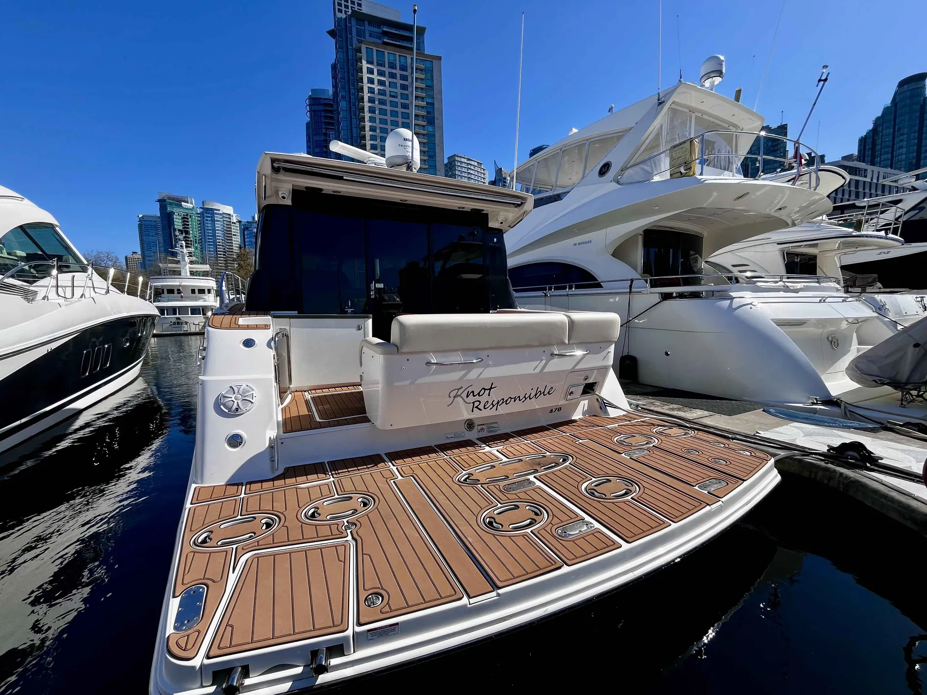 Pre-Owned 2015 Sea ray 470 Sundancer for Sale | Vancouver, BC | M&P Yacht Centre | 69effbcb3127753a4002e465