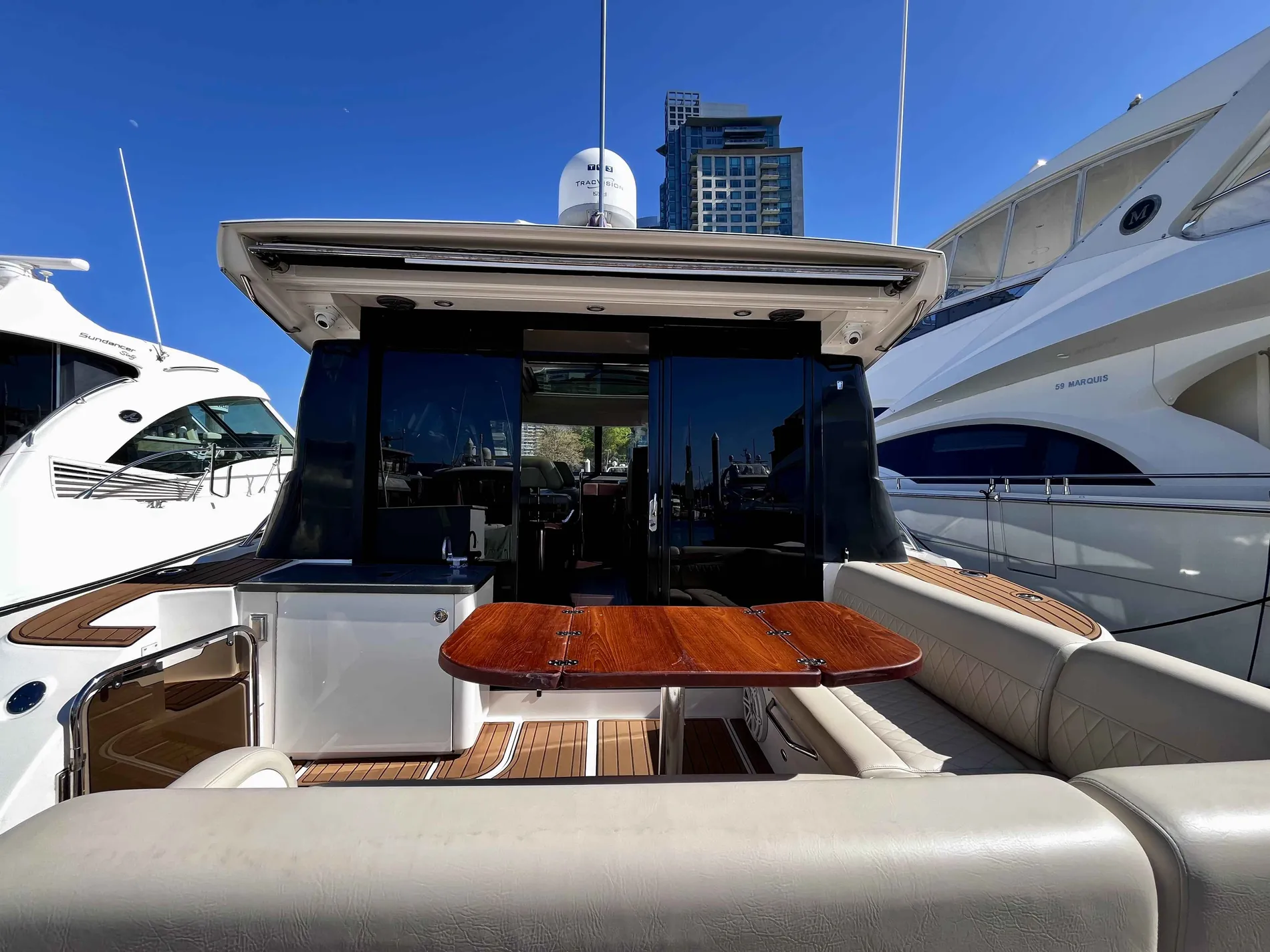 Pre-Owned 2015 Sea ray 470 Sundancer for Sale | Vancouver, BC | M&P Yacht Centre | 69effbcb3127753a4002e465