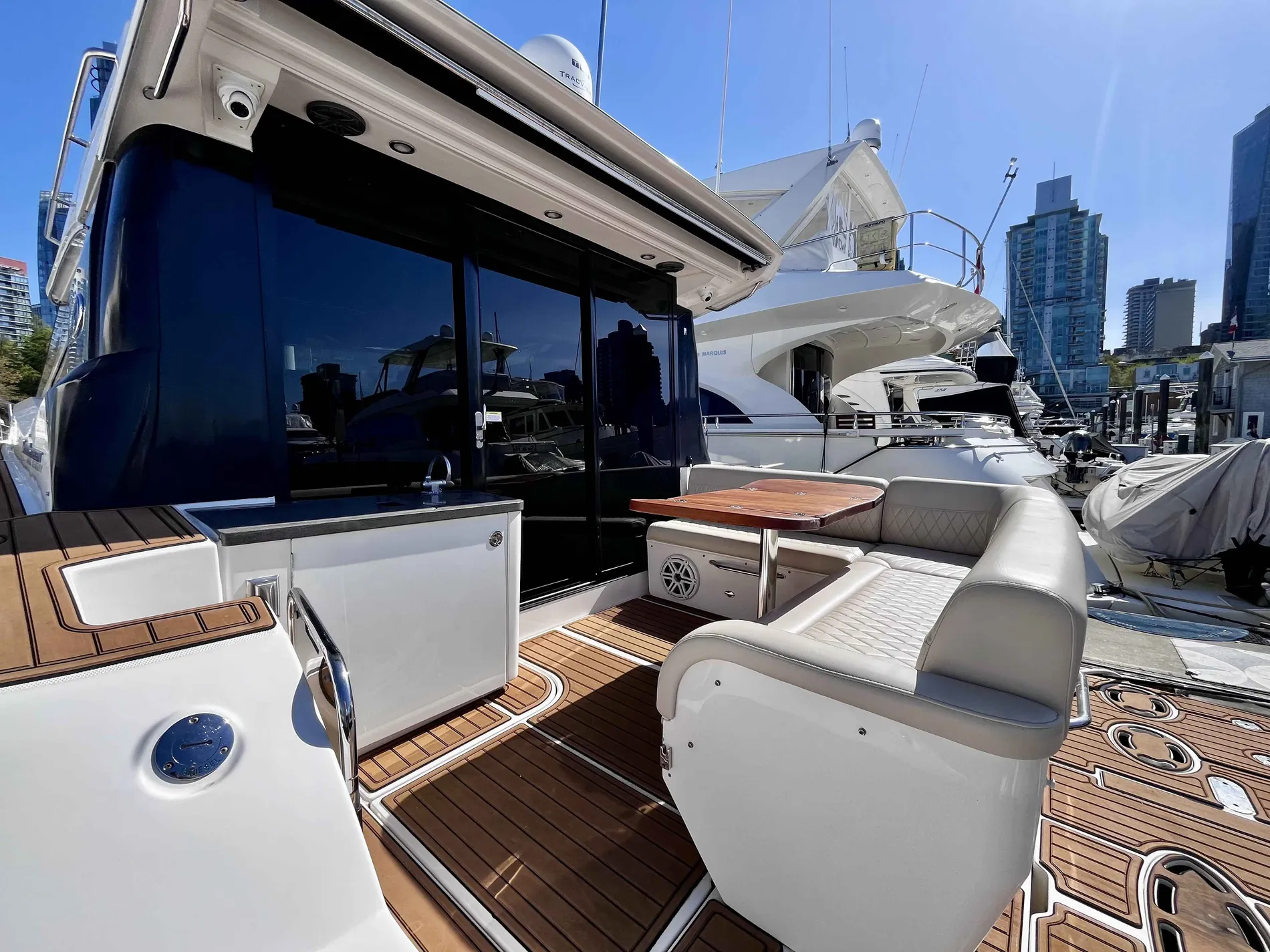 Pre-Owned 2015 Sea ray 470 Sundancer for Sale | Vancouver, BC | M&P Yacht Centre | 69effbcb3127753a4002e465