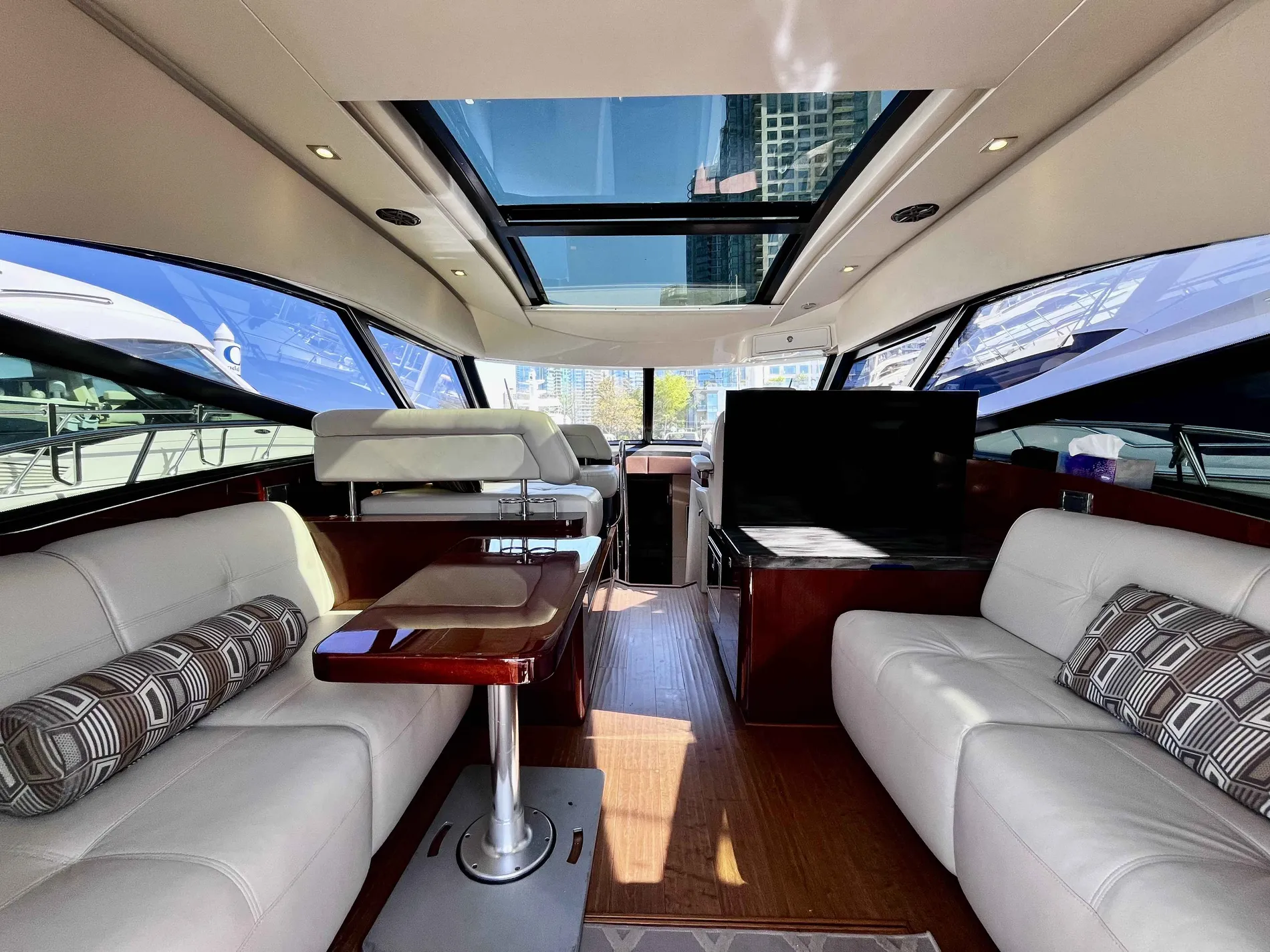 Pre-Owned 2015 Sea ray 470 Sundancer for Sale | Vancouver, BC | M&P Yacht Centre | 69effbcb3127753a4002e465