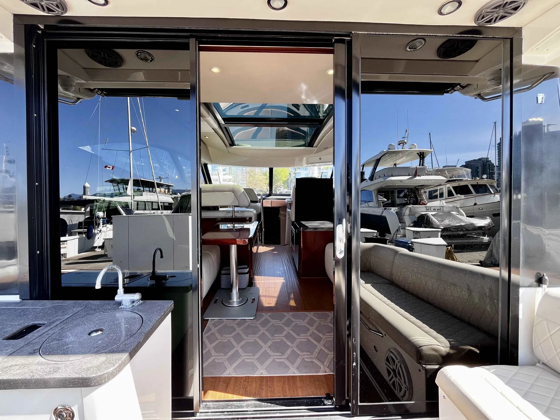 Pre-Owned 2015 Sea ray 470 Sundancer for Sale | Vancouver, BC | M&P Yacht Centre | 69effbcb3127753a4002e465
