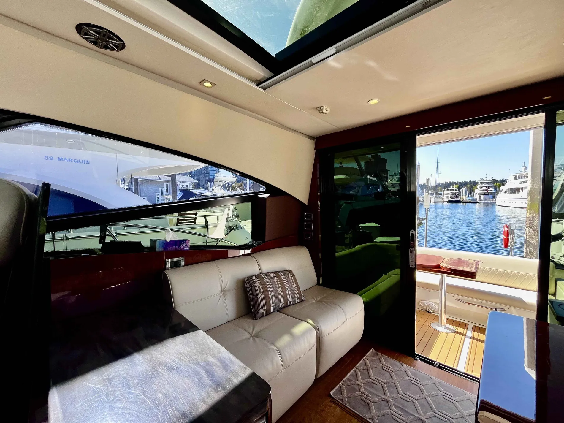 Pre-Owned 2015 Sea ray 470 Sundancer for Sale | Vancouver, BC | M&P Yacht Centre | 69effbcb3127753a4002e465