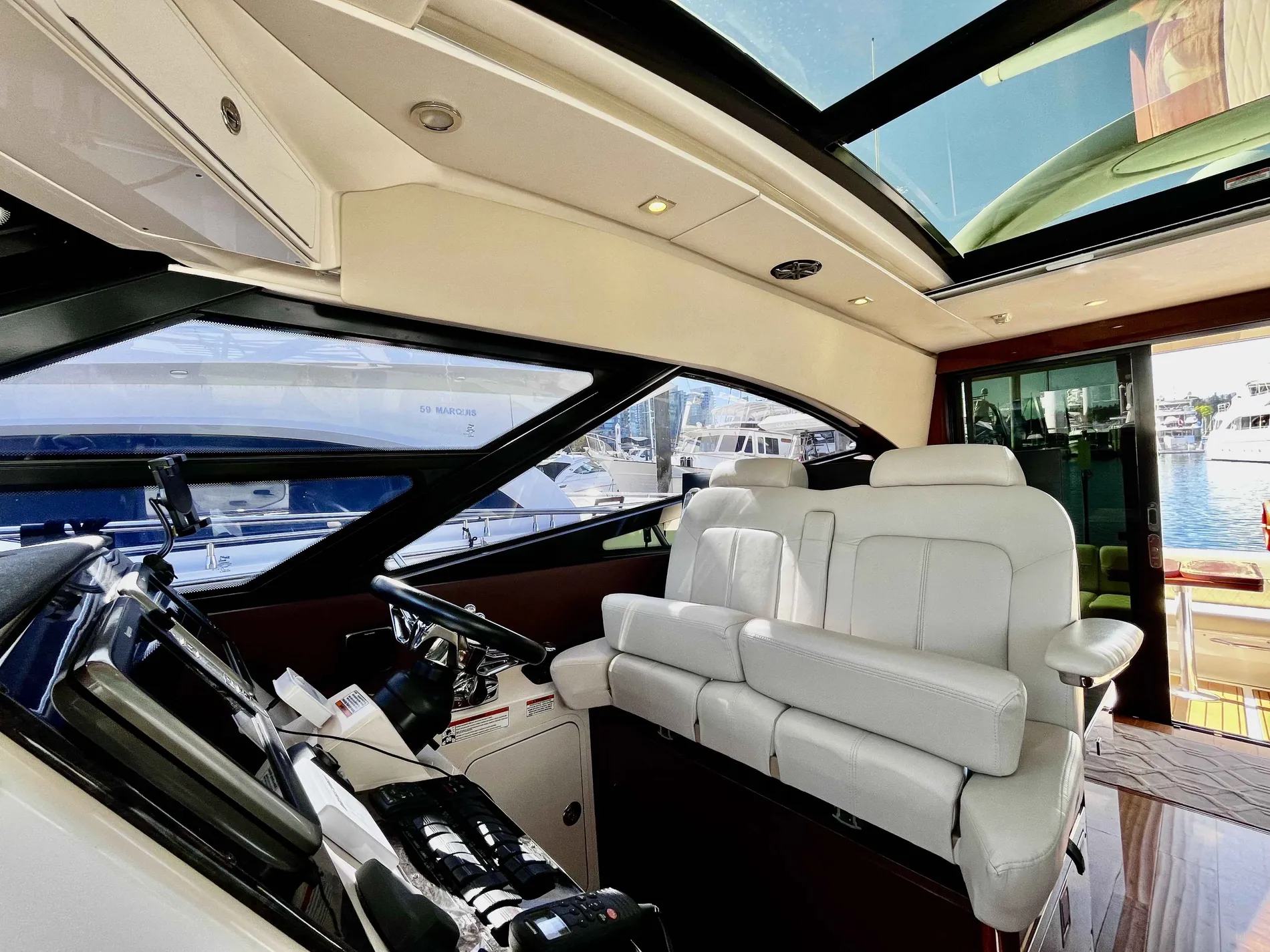 Pre-Owned 2015 Sea ray 470 Sundancer for Sale | Vancouver, BC | M&P Yacht Centre | 69effbcb3127753a4002e465