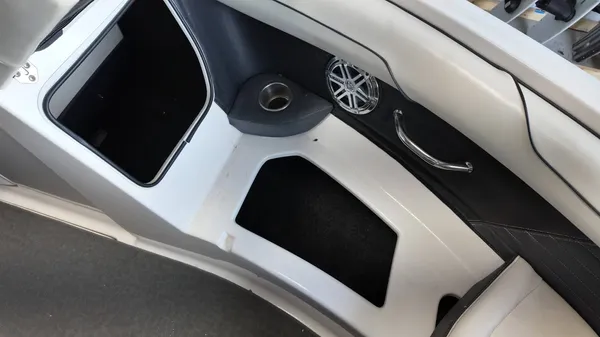 2016 Regal 2100-32