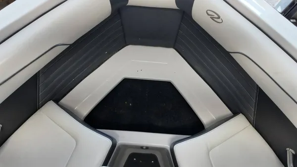 2016 Regal 2100-35