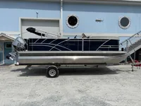 2026 Sylvan Mirage 8520 Party Fish-1
