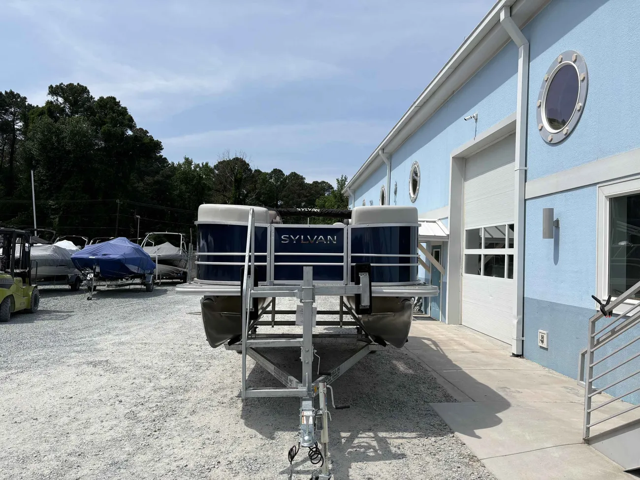 2026 Sylvan Mirage 8520 Party Fish-2
