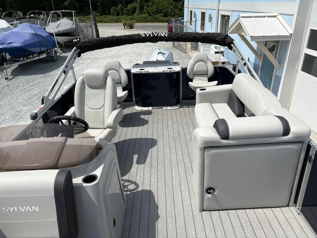 2026 Sylvan Mirage 8520 Party Fish-6