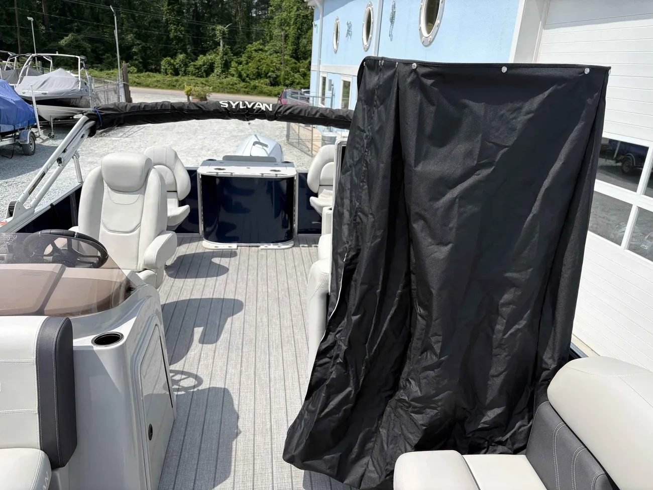 2026 Sylvan Mirage 8520 Party Fish-7