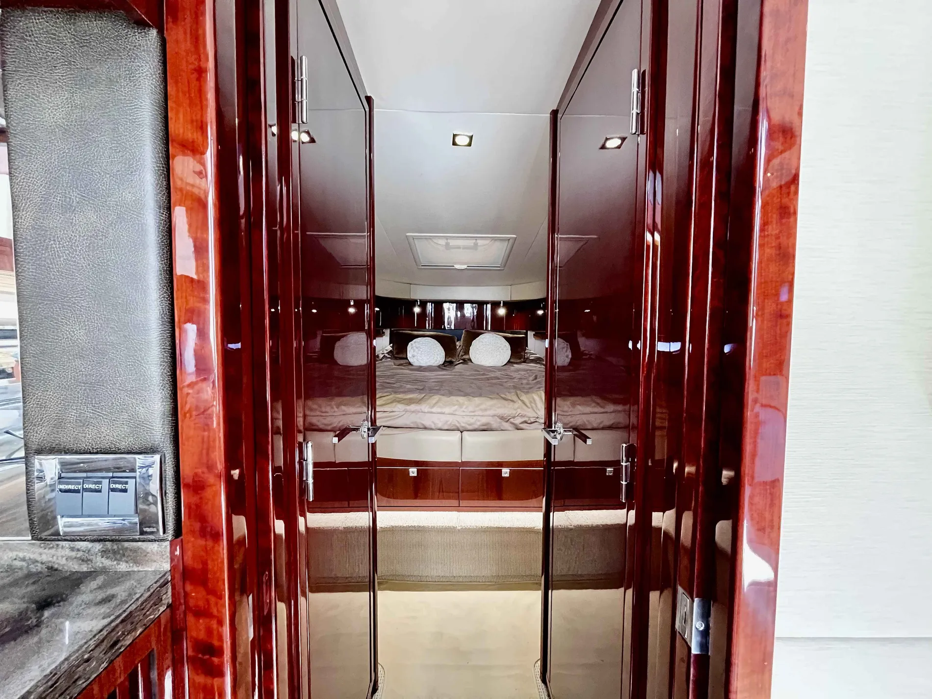 Pre-Owned 2015 Sea ray 470 Sundancer for Sale | Vancouver, BC | M&P Yacht Centre | 69effbcb3127753a4002e465