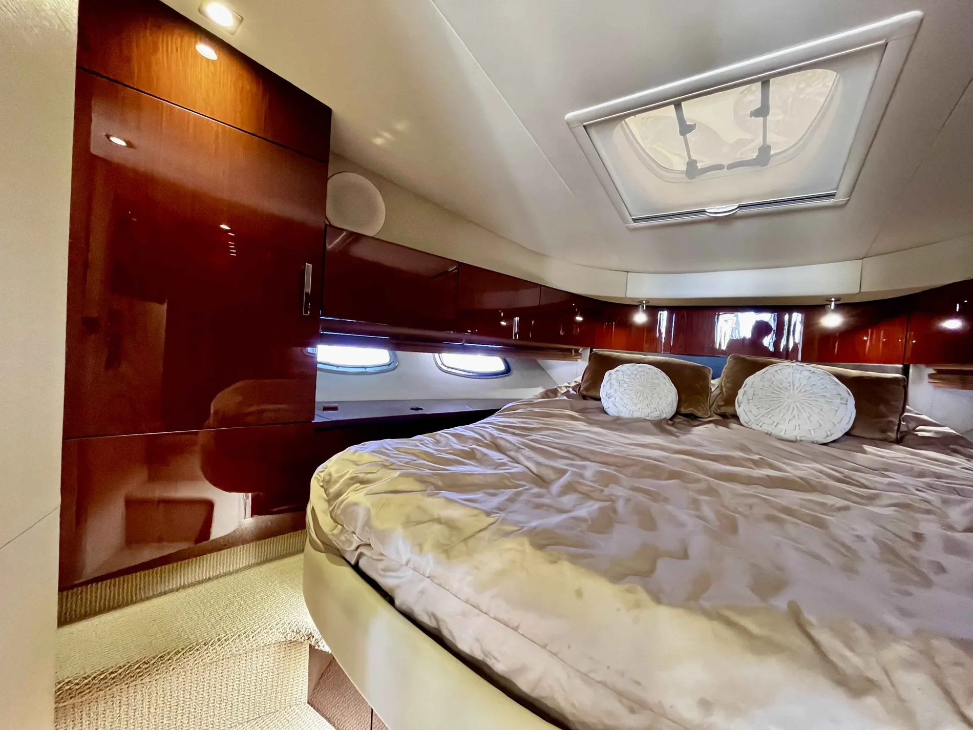 Pre-Owned 2015 Sea ray 470 Sundancer for Sale | Vancouver, BC | M&P Yacht Centre | 69effbcb3127753a4002e465