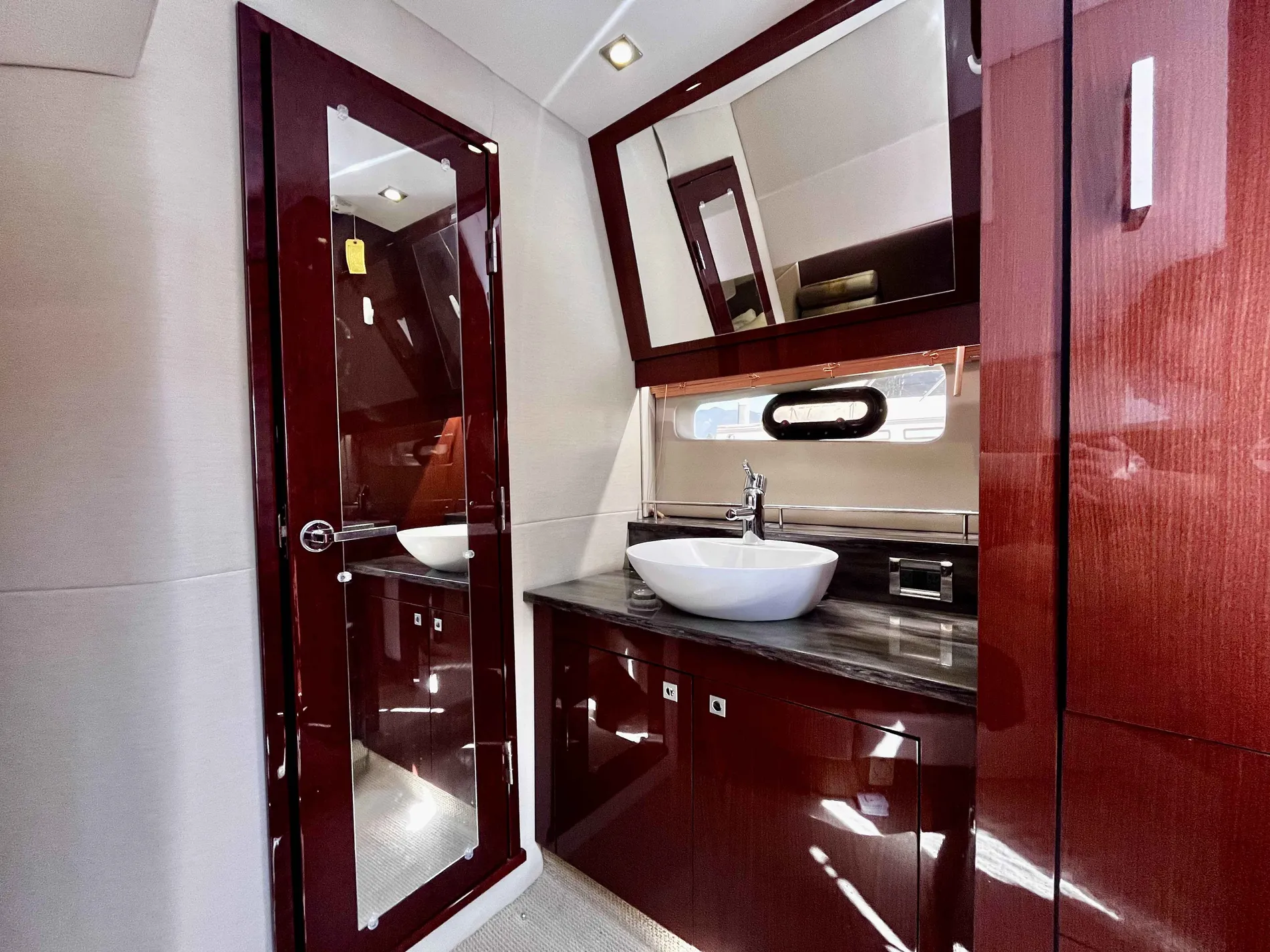 Pre-Owned 2015 Sea ray 470 Sundancer for Sale | Vancouver, BC | M&P Yacht Centre | 69effbcb3127753a4002e465