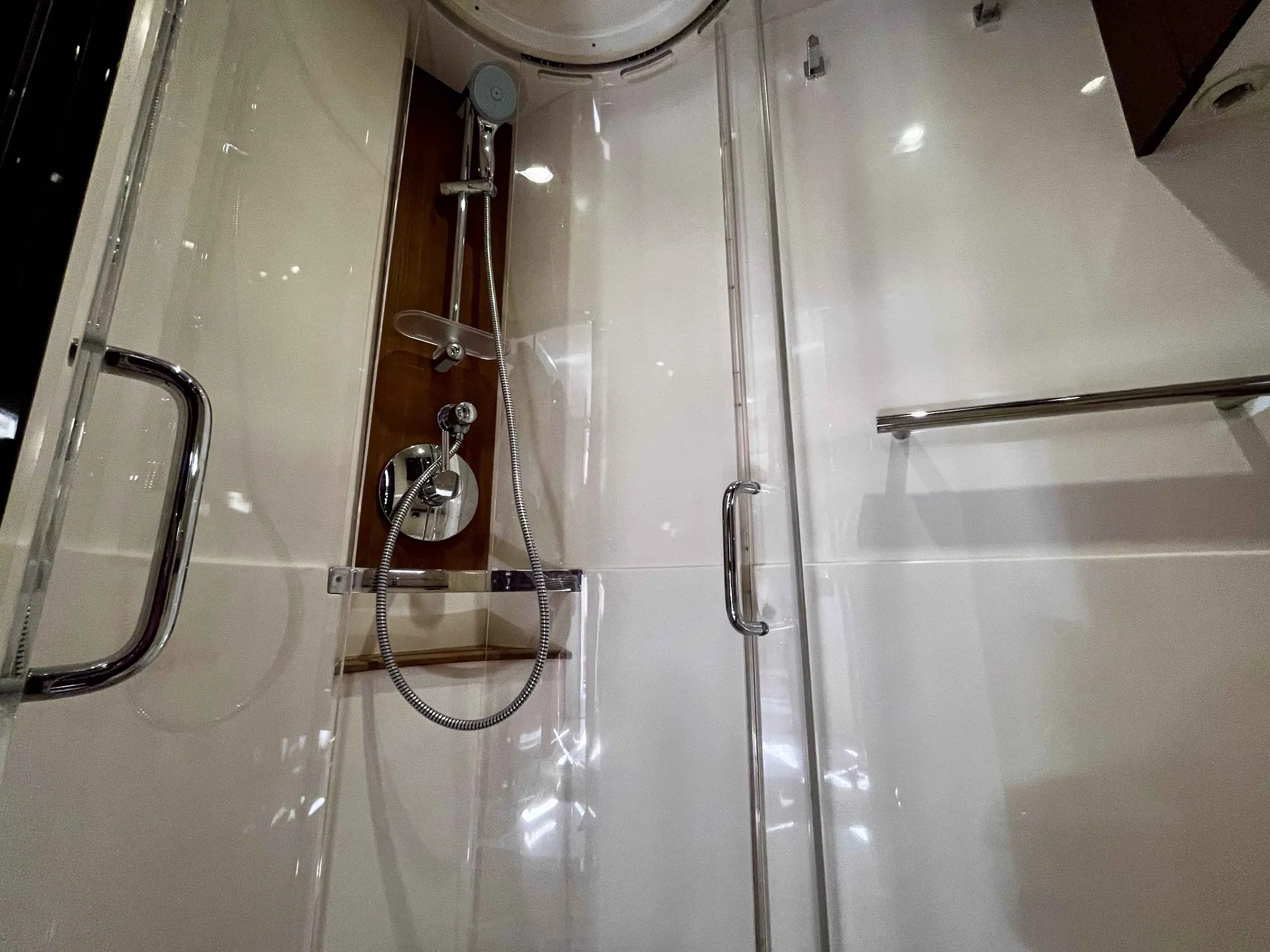Pre-Owned 2015 Sea ray 470 Sundancer for Sale | Vancouver, BC | M&P Yacht Centre | 69effbcb3127753a4002e465