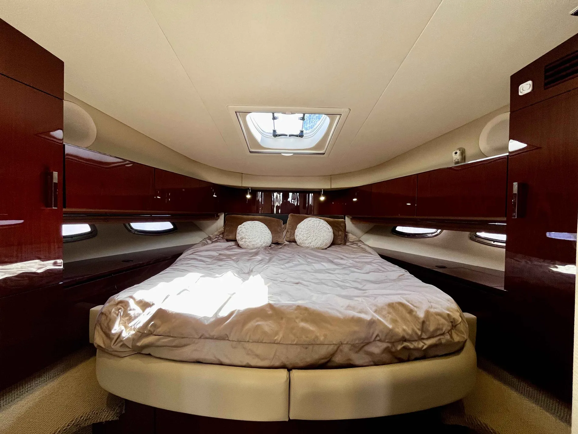 Pre-Owned 2015 Sea ray 470 Sundancer for Sale | Vancouver, BC | M&P Yacht Centre | 69effbcb3127753a4002e465