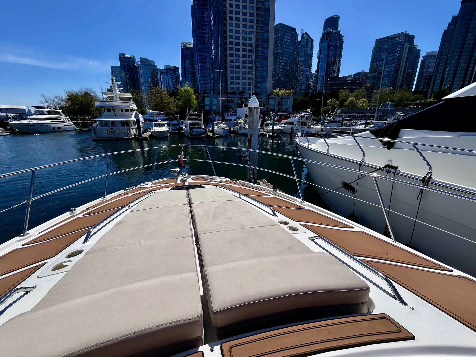 Pre-Owned 2015 Sea ray 470 Sundancer for Sale | Vancouver, BC | M&P Yacht Centre | 69effbcb3127753a4002e465