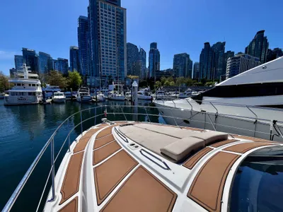 Pre-Owned 2015 Sea ray 470 Sundancer for Sale | Vancouver, BC | M&P Yacht Centre | 69effbcb3127753a4002e465