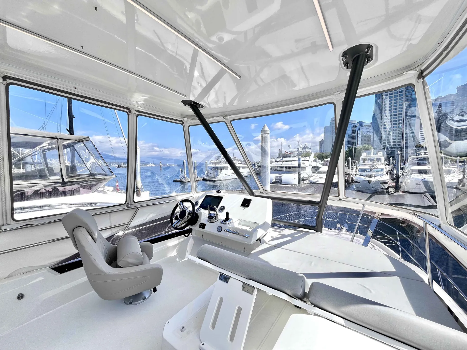 Pre-Owned 2023 Prestige yachts 420 Fly for Sale | Vancouver, BC | M&P Yacht Centre | 6321ea8375b08324ed185118