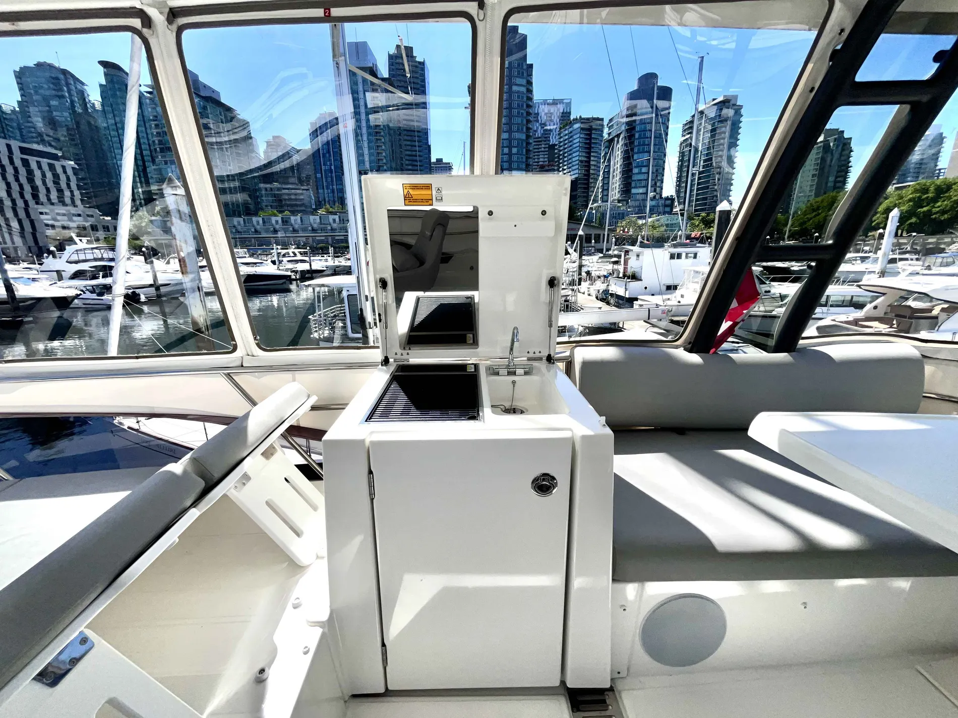 Pre-Owned 2023 Prestige yachts 420 Fly for Sale | Vancouver, BC | M&P Yacht Centre | 6321ea8375b08324ed185118