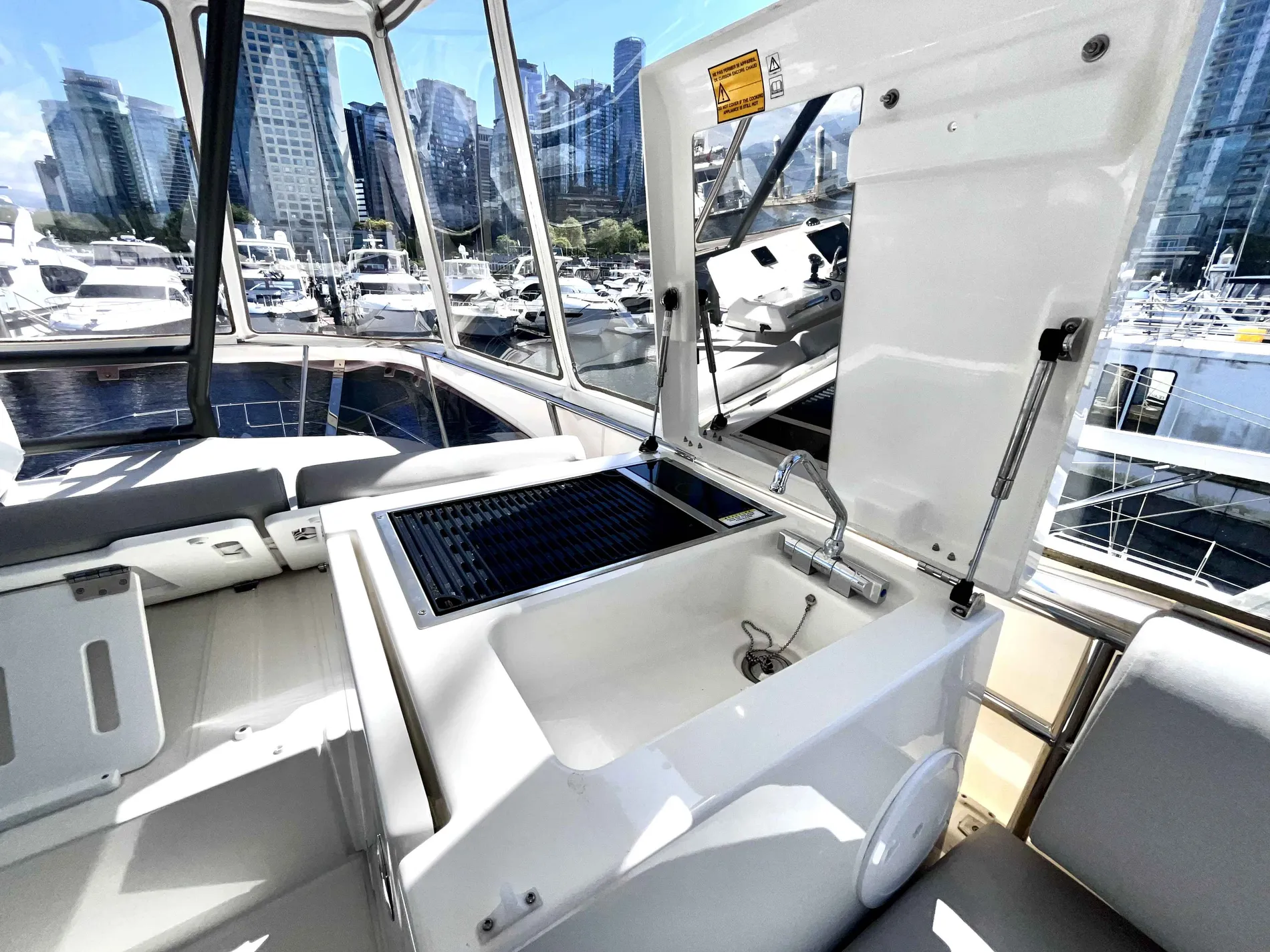 Pre-Owned 2023 Prestige yachts 420 Fly for Sale | Vancouver, BC | M&P Yacht Centre | 6321ea8375b08324ed185118
